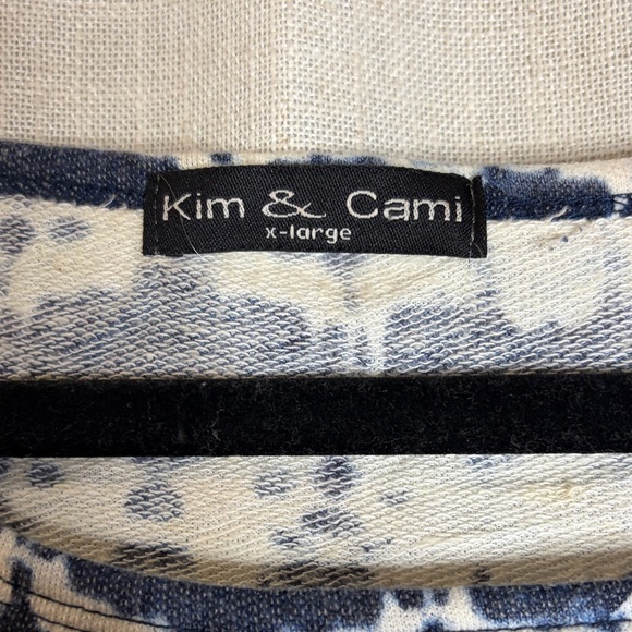 Kim & cami size XL Stylish Women's Blue and White Top - Picture 3 of 4